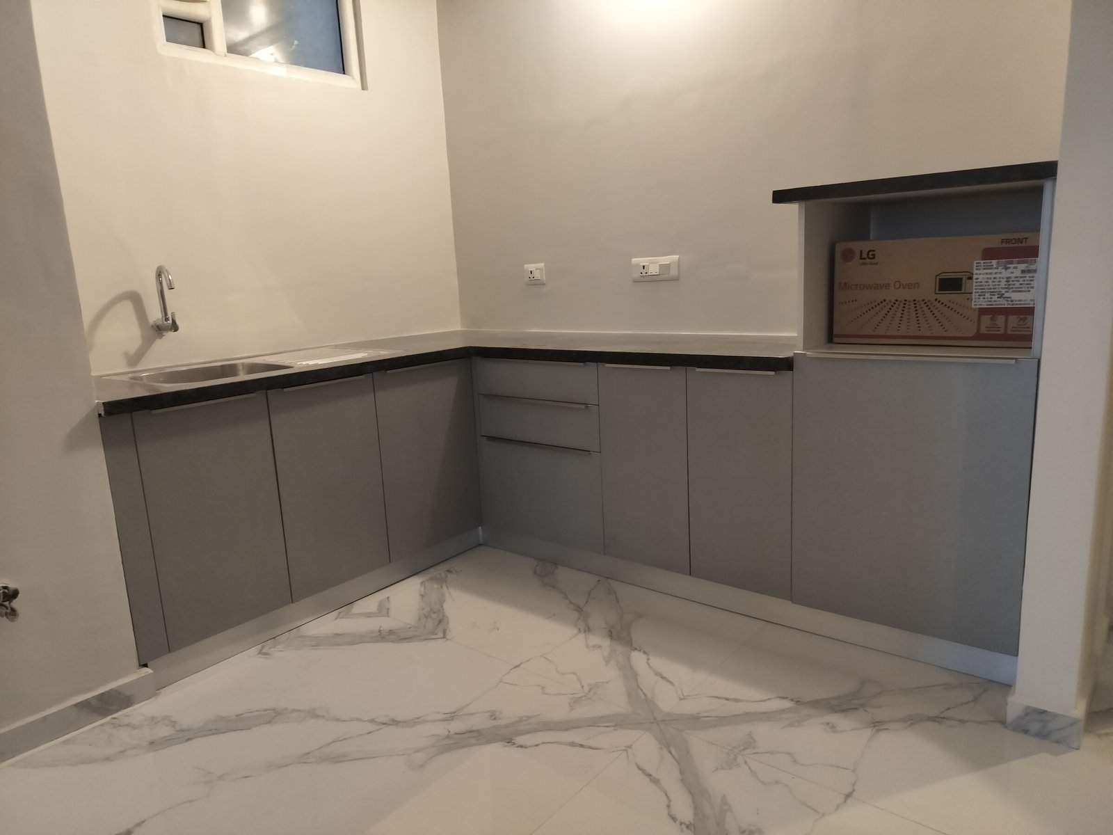 Modular Kitchen — L-Shape Layout