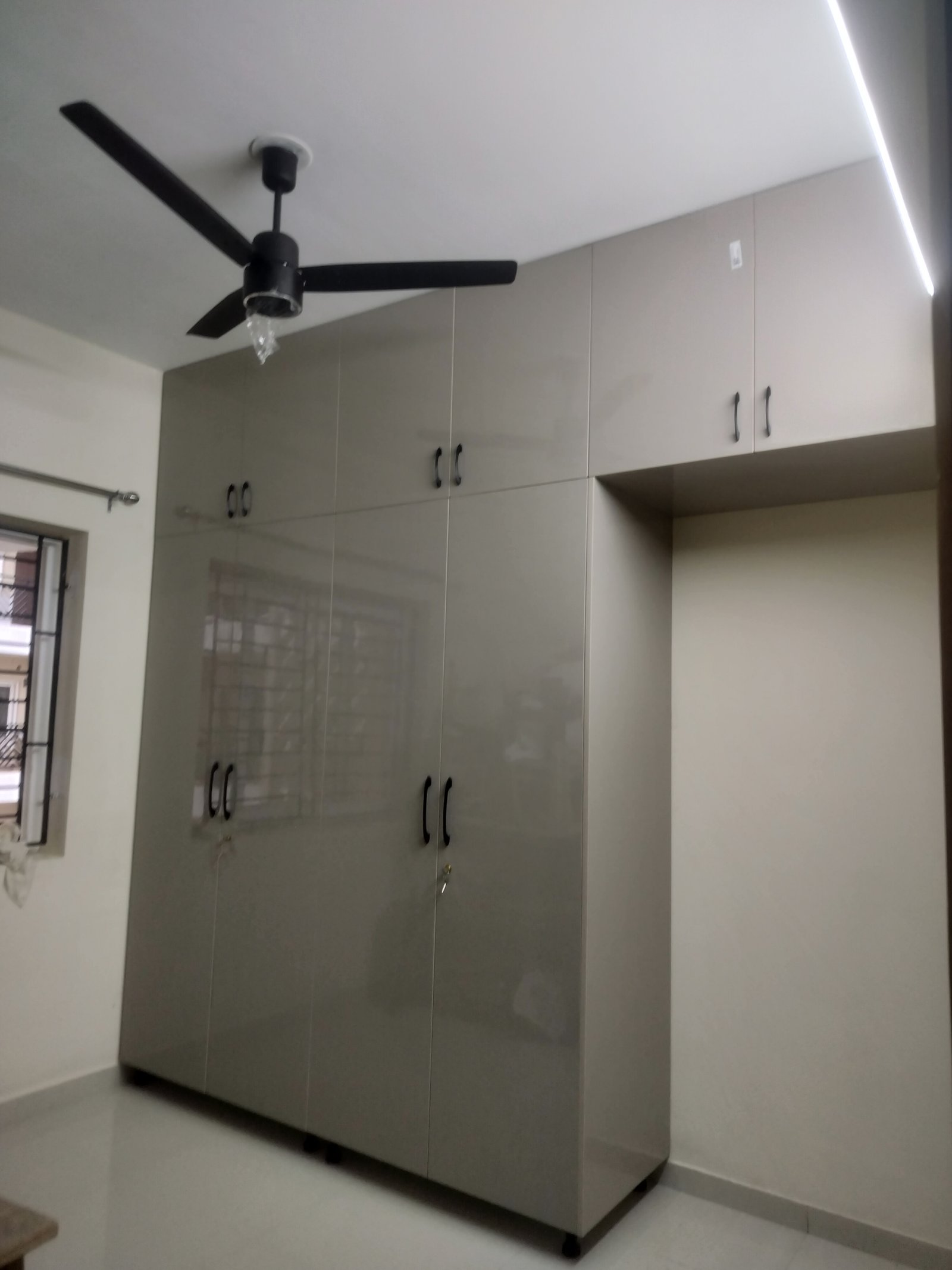 Wardrobe  4 door
